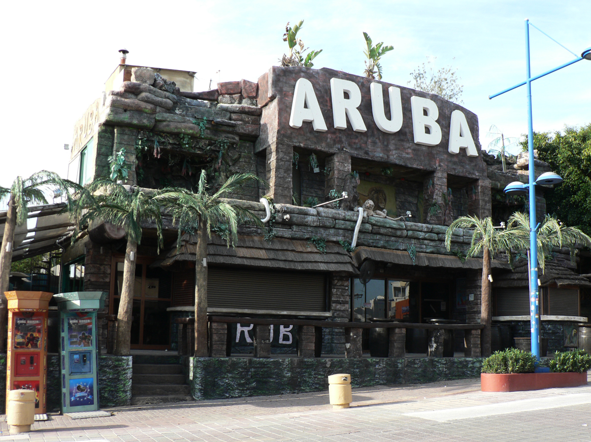 Ночной бар Aruba в центре Айя-Напы 