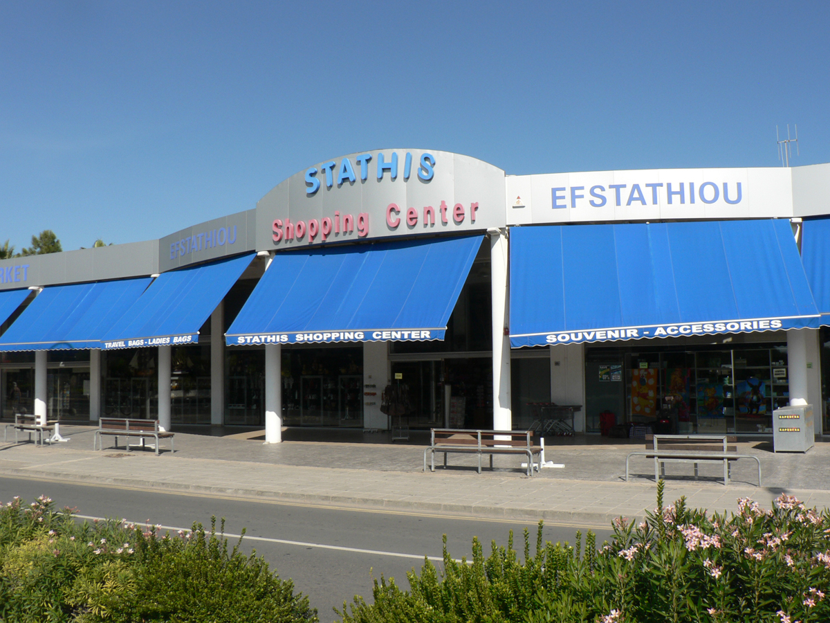 Торговый центр Stathis на Нисси авеню в Айя-Напе