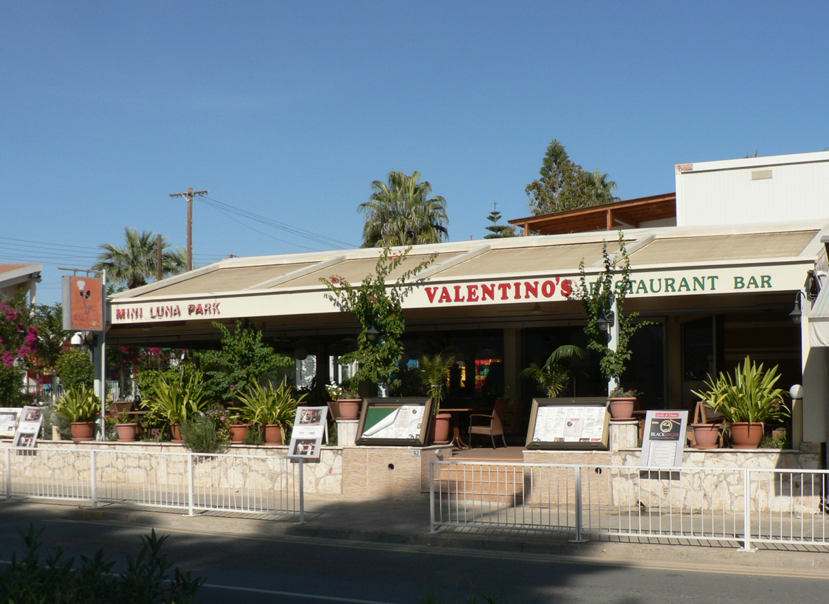 Ресторан-бар Valentino's на Нисси авеню в Айя-Напе 