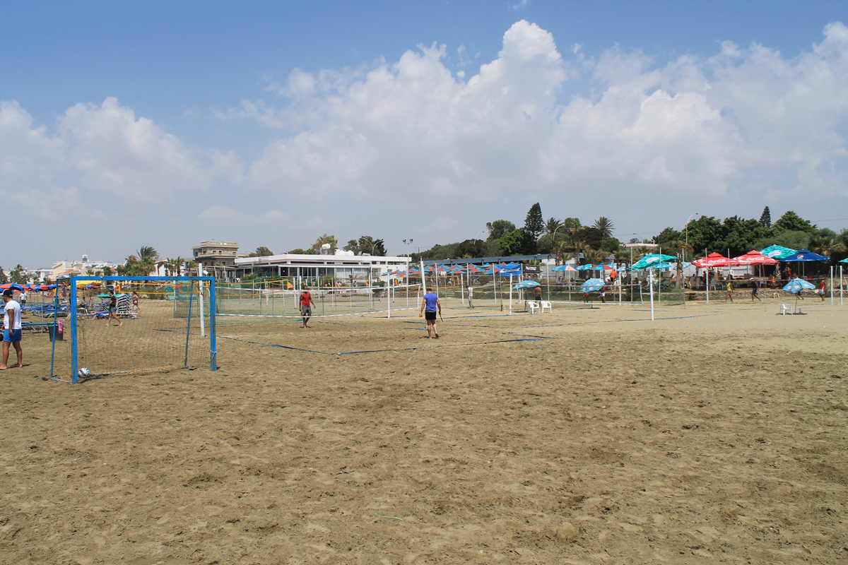Пляж Кипрской организации по туризму (КОТ) в Ларнаке