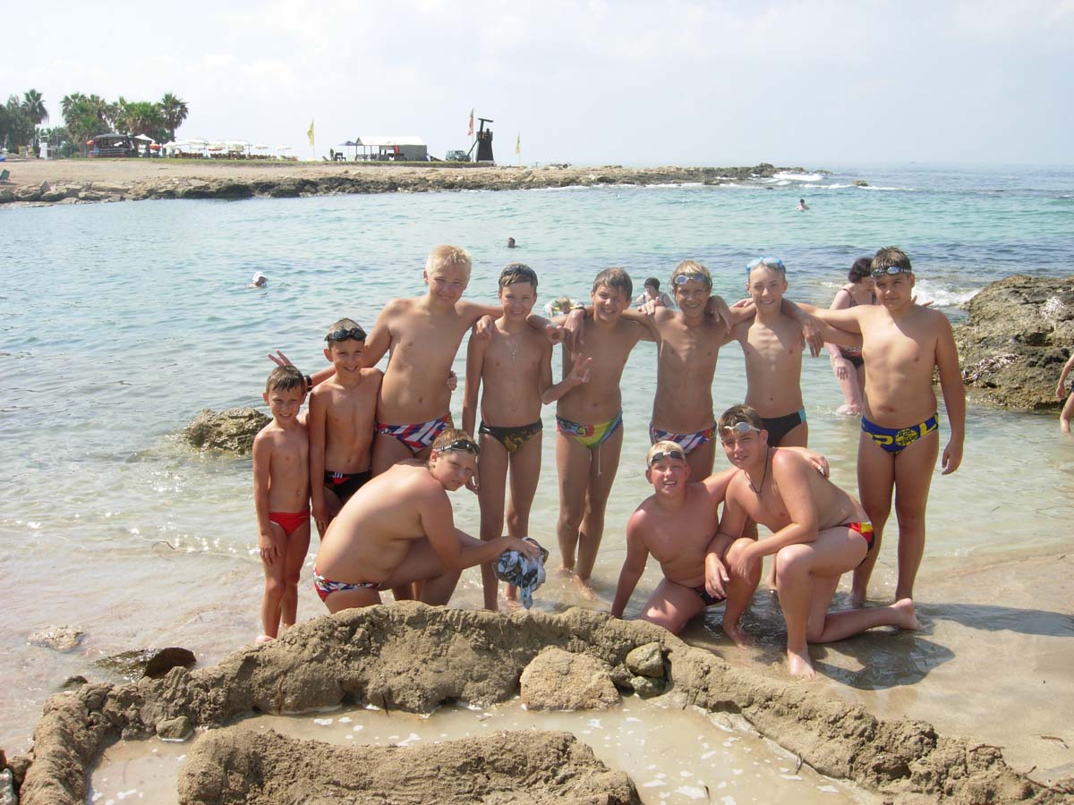 Команда Радуга на пляже в Пафосе