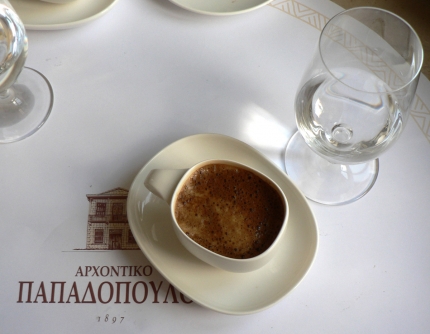 Кипрский кофе в кафетерии Архонтико Пападопуло