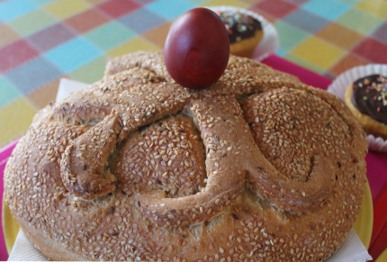 Кипрский пасхальный хлеб