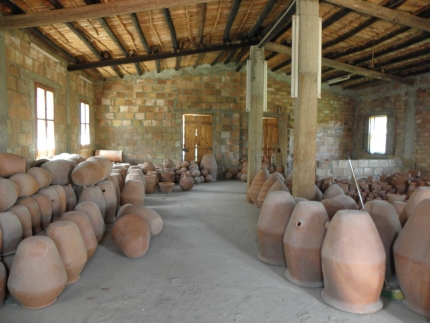 Изделия гончарной мастерской в деревне Корнос