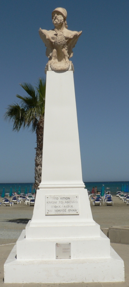 Памятник Кимону на набережной Финикудес в Ларнаке