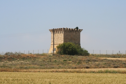 Башня Регины около деревни Перволия на Кипре