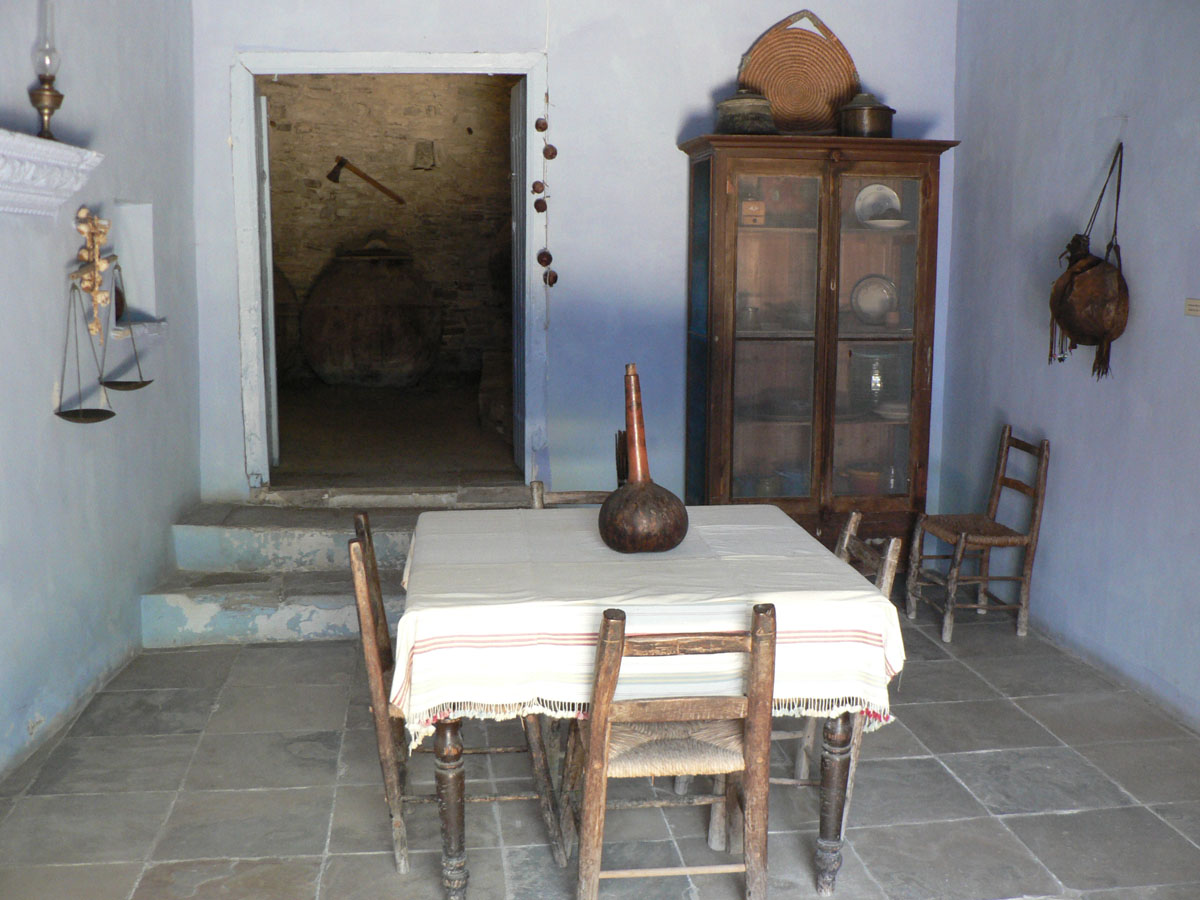 Столовая в кипрском деревенском доме