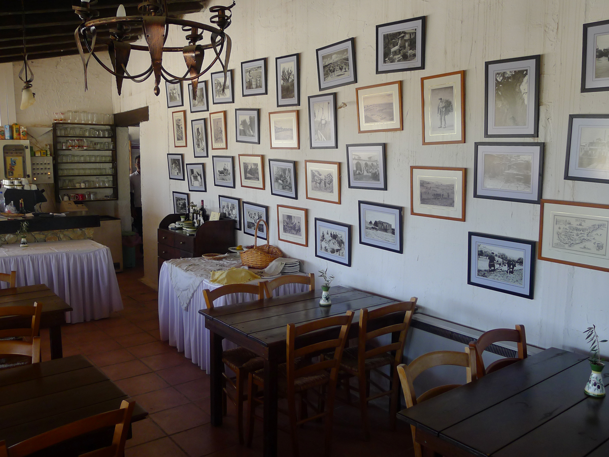 Ресторан в оливковом парке Олеастро