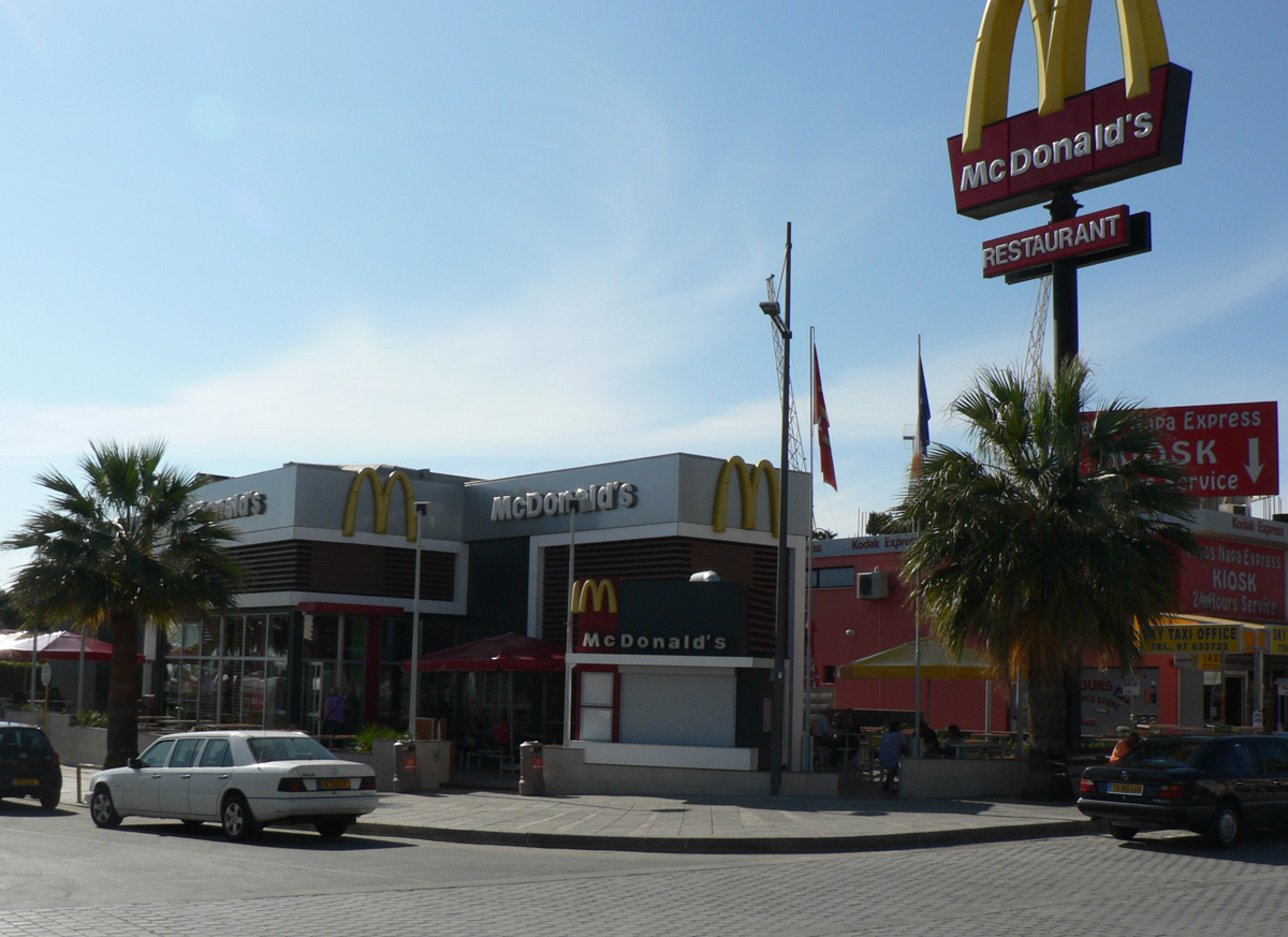 Макдональдс на Нисси авеню в Айя-Напе