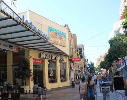 Ресторан МакДональдс ну улице Лидра в Никосии
