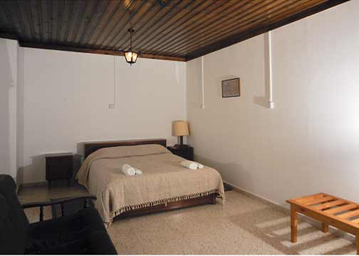 Спальня в традиционном деревенском доме Jasmin 1 House