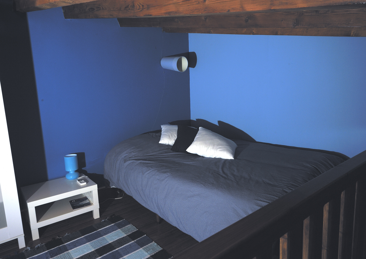 Спальня в апартаментах Blue Suite