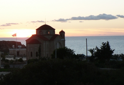 Церковь Святого Георгия в деревне Пейя, примерно в 15 км к северо-западу от Пафоса. 