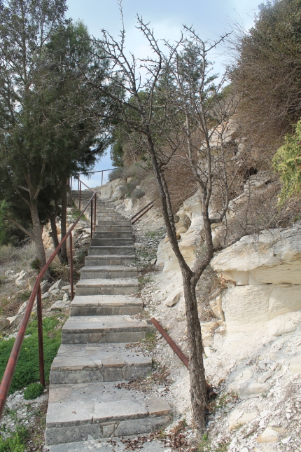 Лестница к Пещере 318 Святых Отцов в деревне Архимандрита на Кипре