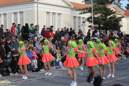 Большой карнавальный парад в центре Пафоса