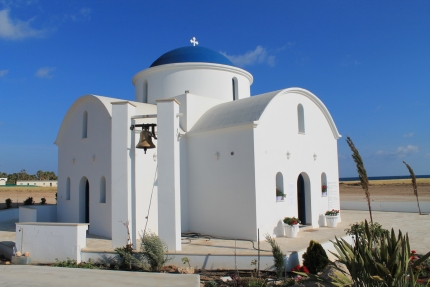 Церковь Святого Николая на пляже в Героскипу