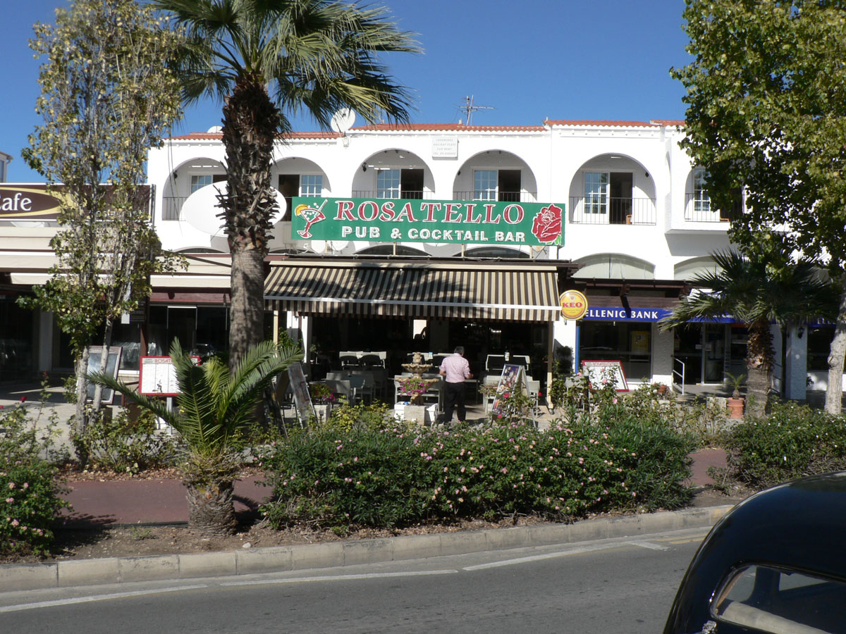 Паб и коктейль-бар Розателло в Като Пафосе