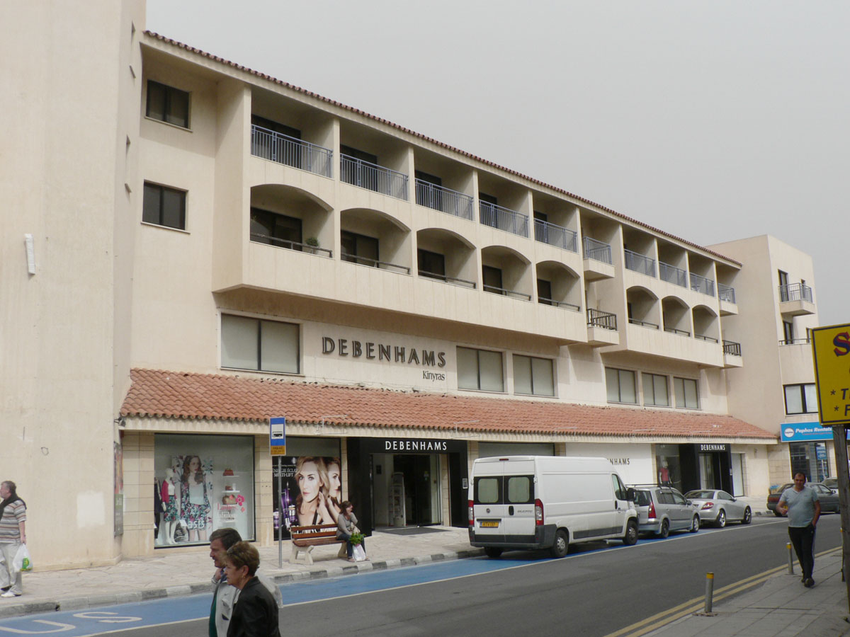 Магазин Дебенхамс в Като Пафосе