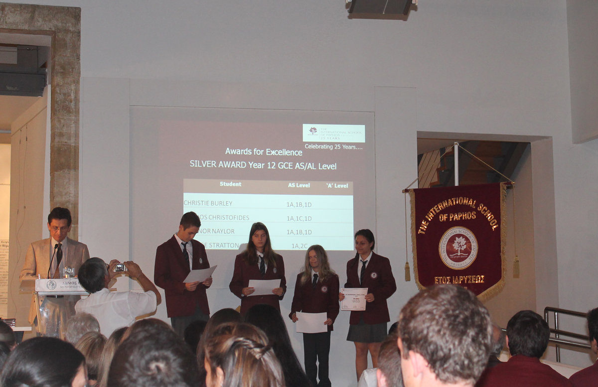 Церемония награждения лучших учеников ISOP
