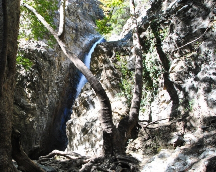 Водопад Милломерис в окрестностях деревни Платрес на Кипре