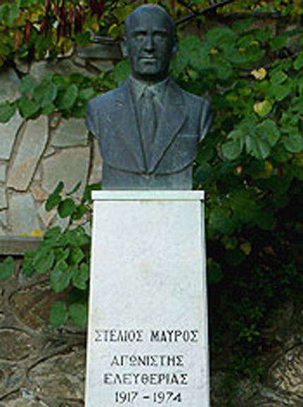 Памятник Стелиосу Мавросу в деревне Платрес на Кипре