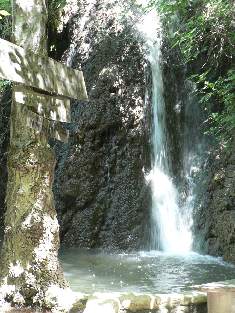 Водопад в деревне Тримиклини