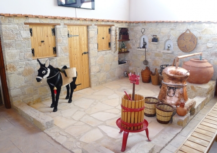 Завод Damaris по производству ликеров и вин в деревне Монагри на Кипре