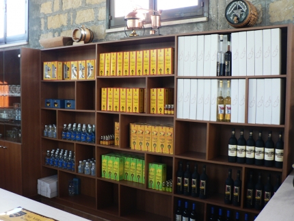 Завод Damaris по производству ликеров и вин в деревне Монагри на Кипре