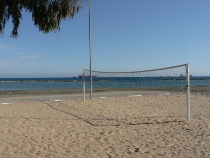 Волейбольная площадка на пляже Акти Олимпион
