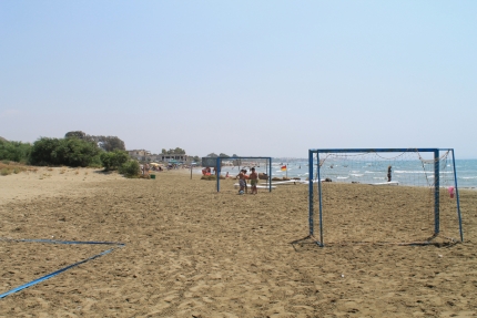 Пляж Кипрской организации по туризму (КОТ) в Ларнаке