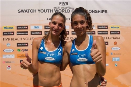 Зои Константопулу и Антония Феоти на молодежном ЧМ по пляжному волейболу 2012 в Ларнаке. Фото с сайта FIVB