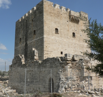 Средневековый замок в Колосси