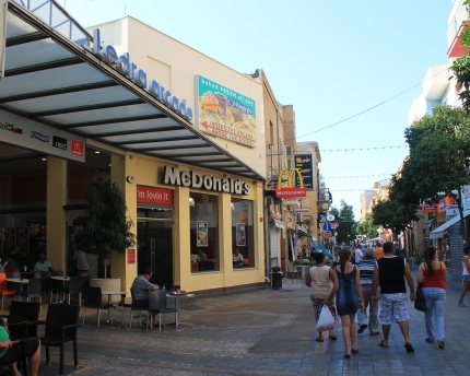 Ресторан МакДональдс ну улице Лидра в Никосии
