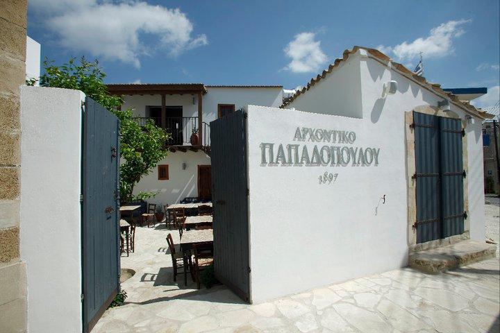 Культурный центр Архонтико Пападопулу в деревне Корнос